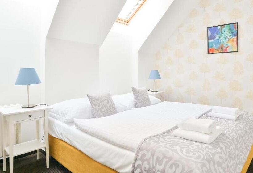 Standard Szoba, Bluebell