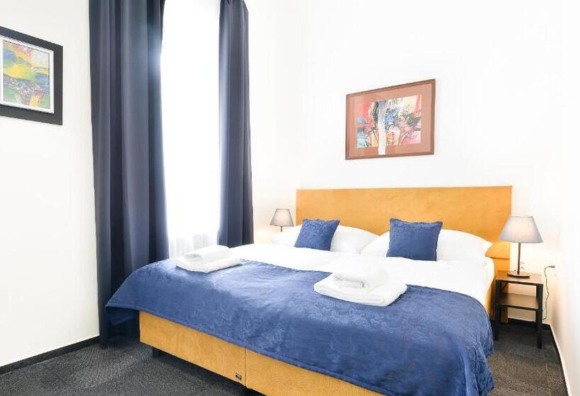 Standard Szoba, Bluebell