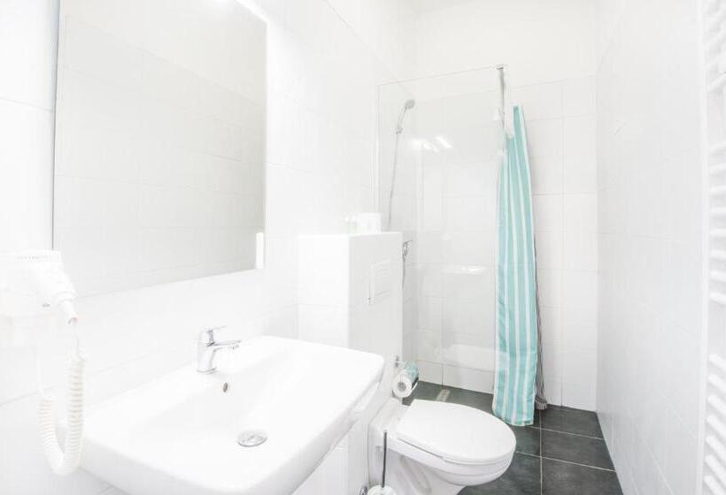 Standard Szoba, Bluebell