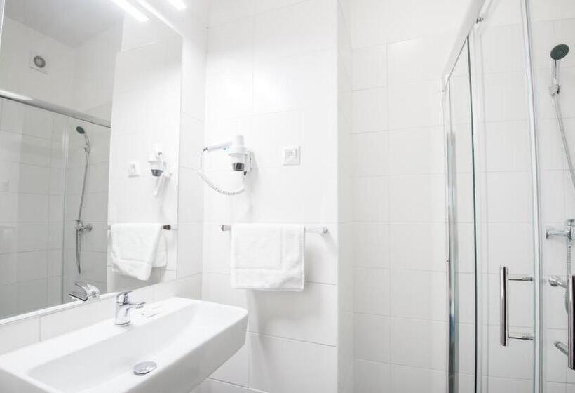 Háromágyas Standard Szoba, Bluebell