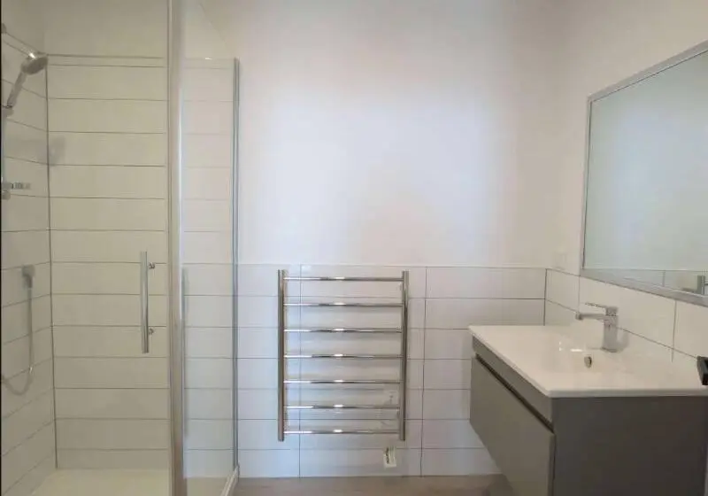 استودیوی لوکس, Ramada Suites By Wyndham Victoria Street West
