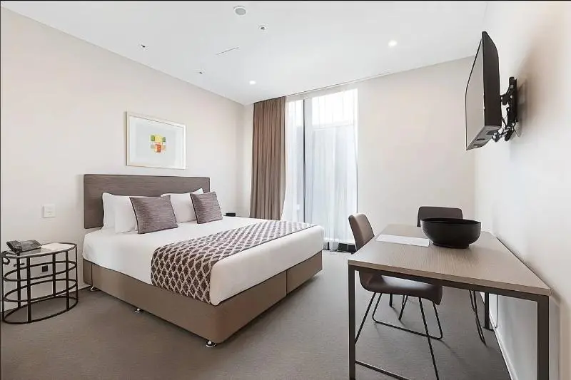استودیوی لوکس, Ramada Suites By Wyndham Victoria Street West