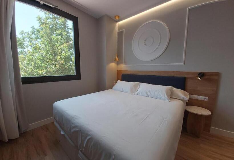 キングサイズベッドのデラックスルーム, Habital Suites