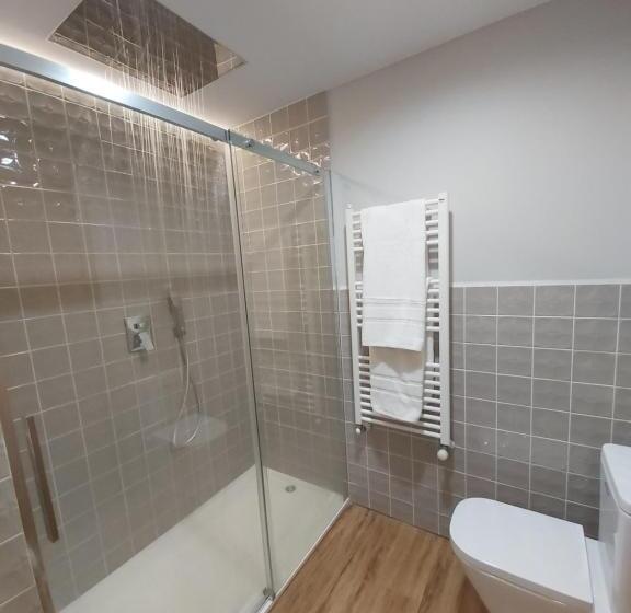 اتاق لوکس با تخت بزرگ, Habital Suites