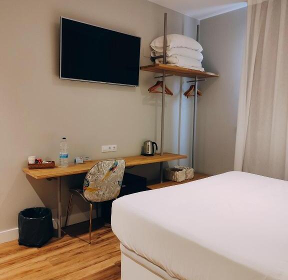 キングサイズベッドのスーペリアルーム, Habital Suites