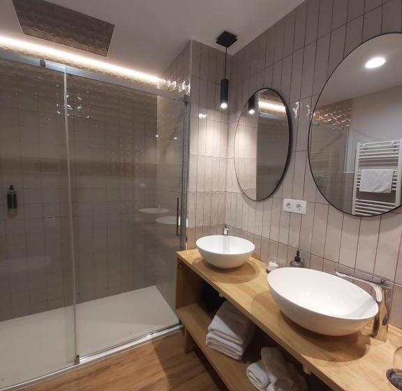 キングサイズベッドのデラックスルーム, Habital Suites