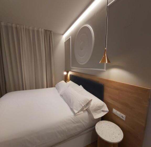 キングサイズベッドのデラックスルーム, Habital Suites