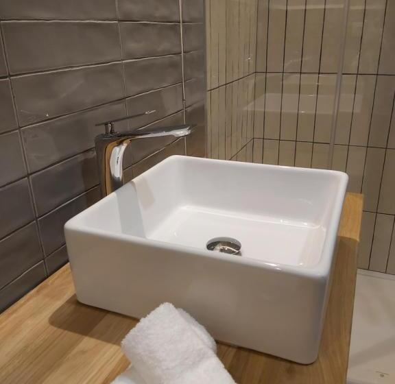 キングサイズベッドのデラックスルーム, Habital Suites