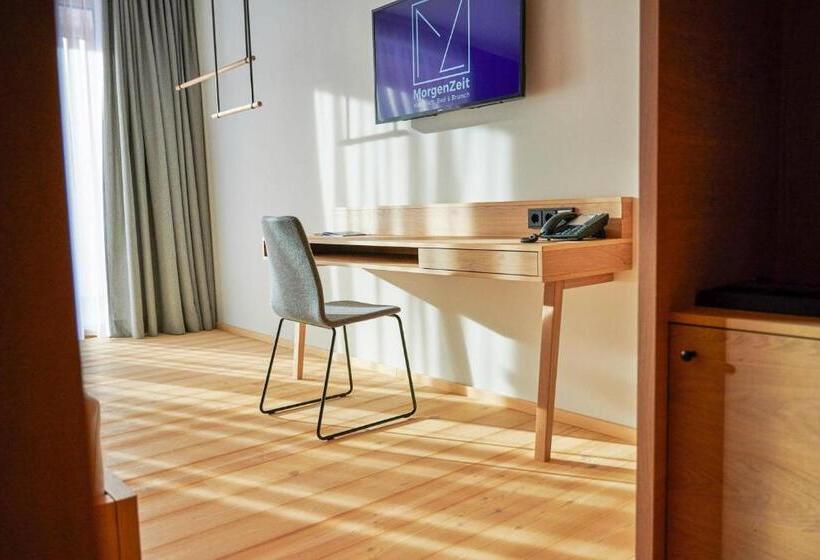 سوییت جونیور با بالکن, Morgenzeit Natürlich.bed&brunch