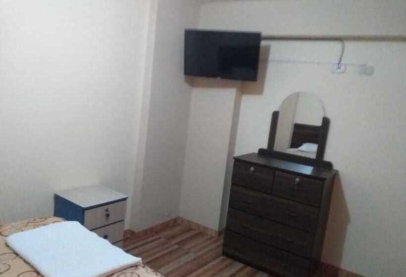 غرفة قياسية فردية, El Palacio