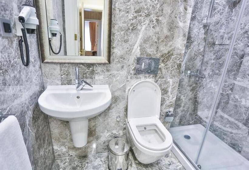 اتاق استاندارد سه تخته با بالکن, Hanende