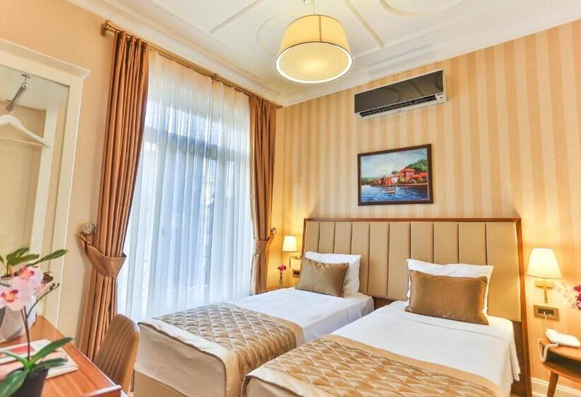 اتاق استاندارد سه تخته با بالکن, Hanende