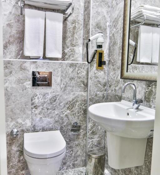 اتاق اکونومی, Hanende