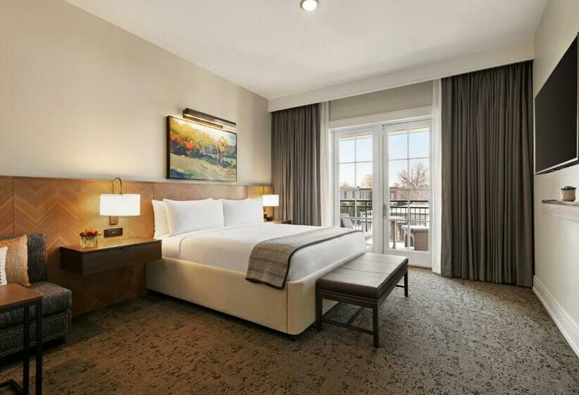 جناح سرير كينج, The Harpeth Franklin Downtown, Curio Collection By Hilton