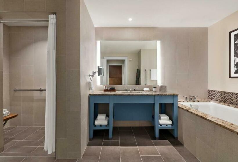 غرفة قياسية سرير كينج لذوى الإحتياجات الخاصة, The Harpeth Franklin Downtown, Curio Collection By Hilton