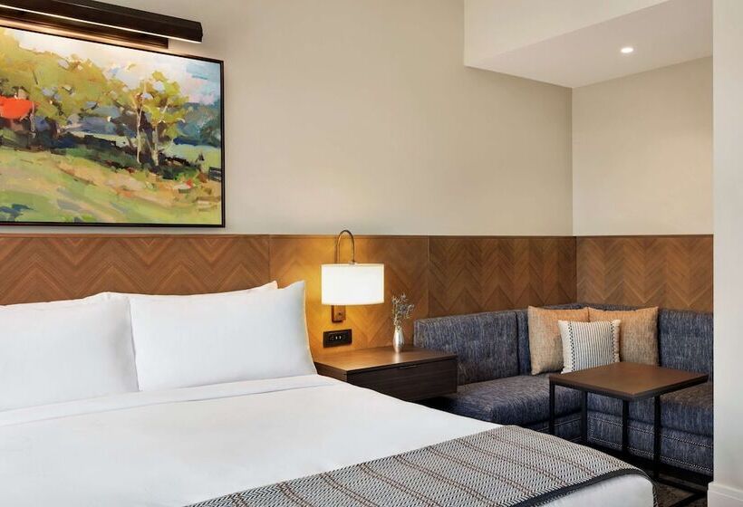 غرفة قياسية سرير مزدوج, The Harpeth Franklin Downtown, Curio Collection By Hilton