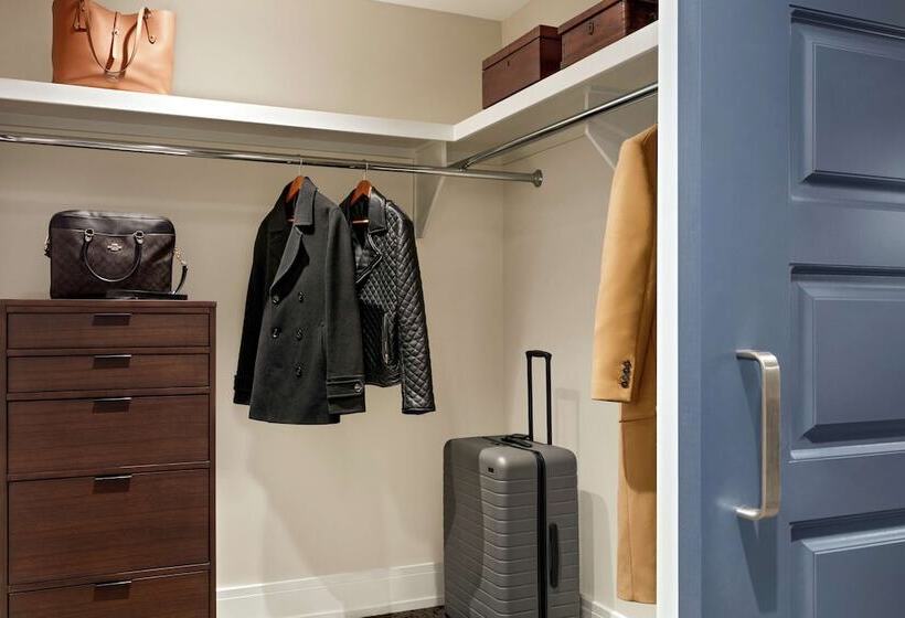 غرفه قياسيه سريرين مزدوجين, The Harpeth Franklin Downtown, Curio Collection By Hilton