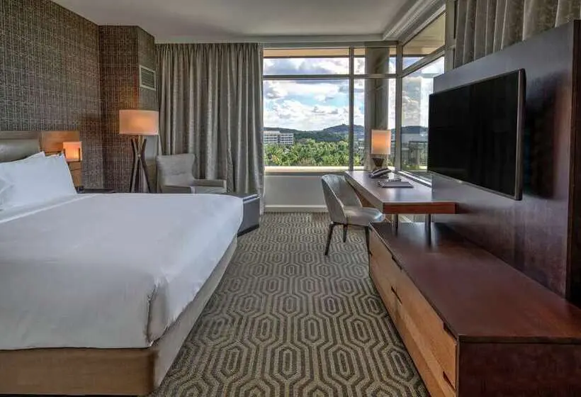 Standard-huone King-vuode, The Harpeth Franklin Downtown, Curio Collection By Hilton