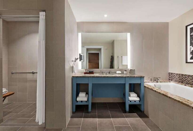 غرفة قياسية, The Harpeth Franklin Downtown, Curio Collection By Hilton