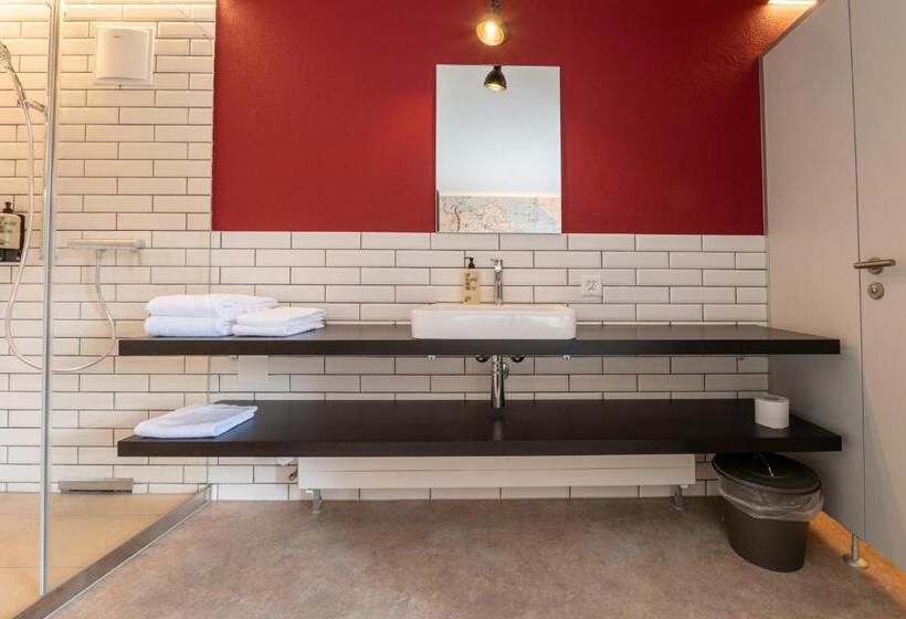 غرفة قياسية مزوَّدة بشُرفة, Emma S B&b   Self Check In