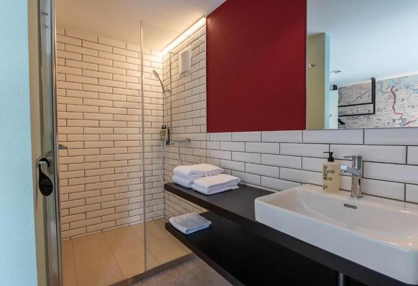 غرفة قياسية مزوَّدة بشُرفة, Emma S B&b   Self Check In