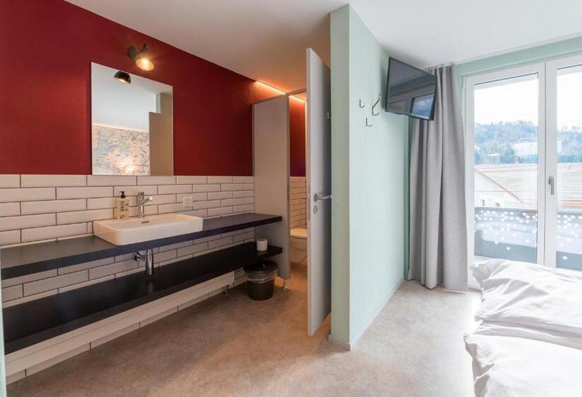 غرفة قياسية مزوَّدة بشُرفة, Emma S B&b   Self Check In