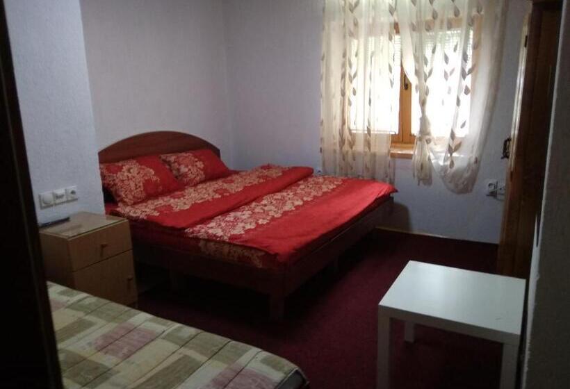 اتاق استاندارد سه تخته با چشمانداز باغ, Vila Magda