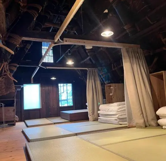 ルームシェアのワンベッド, Guesthouse Kazura