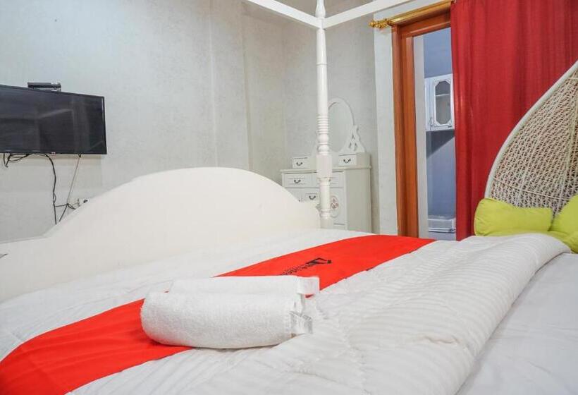 Номер Deluxe, Reddoorz Near Kemang Square