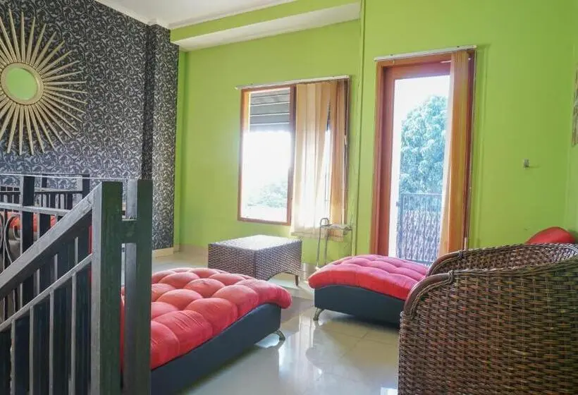 スイート, Reddoorz Near Kemang Square