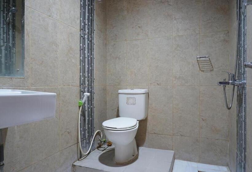 Люкс, Reddoorz Near Kemang Square