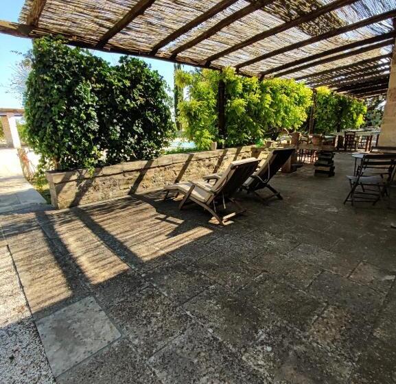 غرفة قياسية مطلّة علي حمام السباحة, Masseria Cataldo