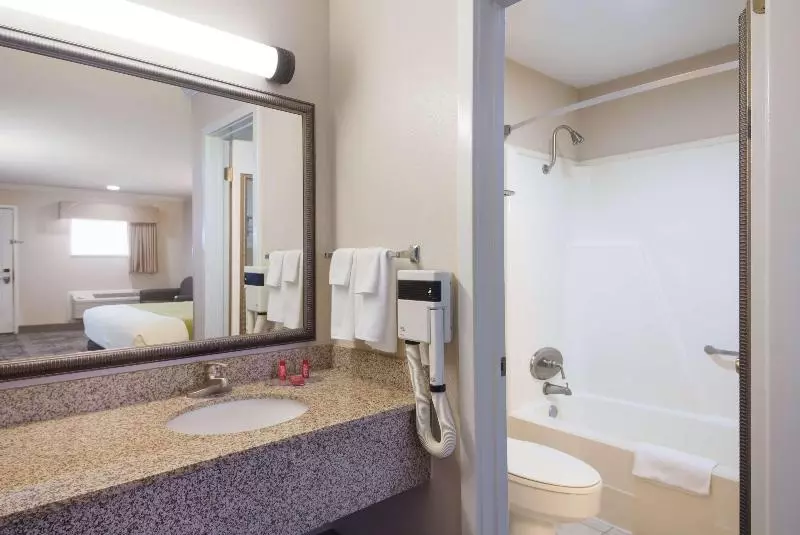 Standard-huone King-vuode, Surestay Hotel By Best Western Rockdale