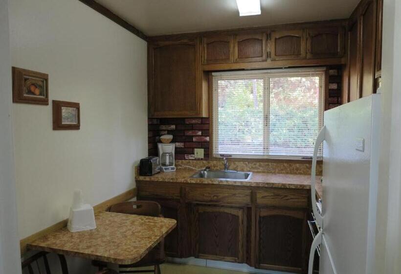 스탠다드 스튜디오, Bridge Bay Lodge At Shasta Lake