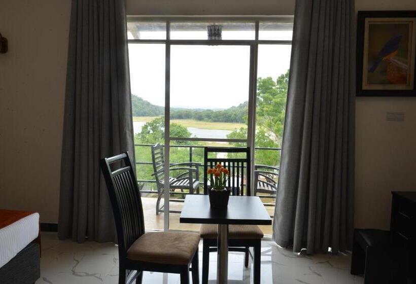 Номер Deluxe, Agbo