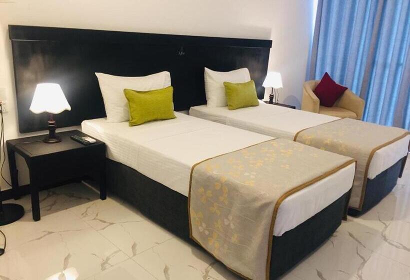 Номер Deluxe, Agbo