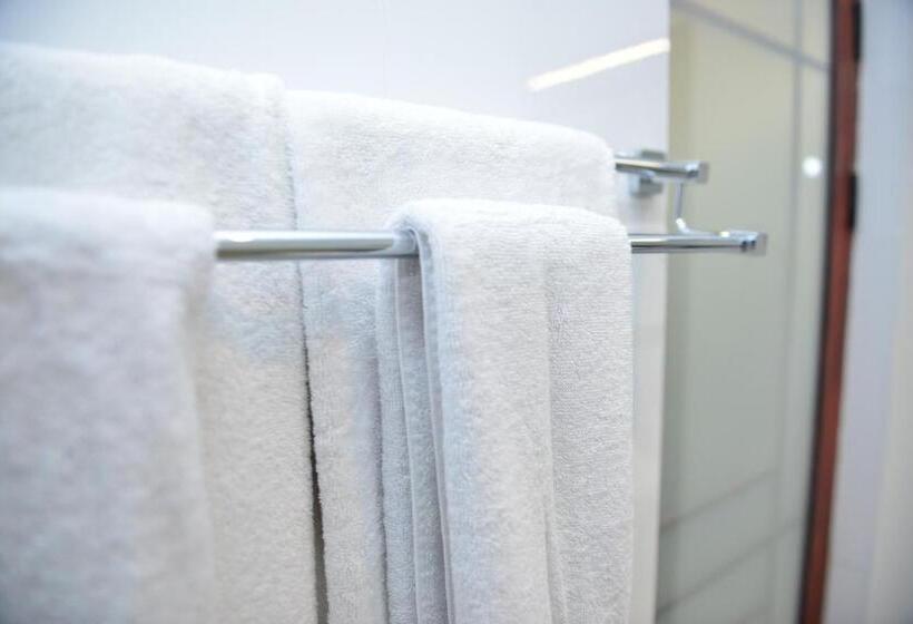 Номер Deluxe, Agbo