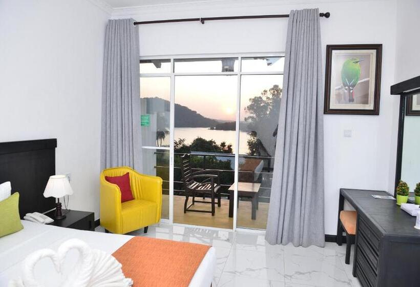 Номер Deluxe, Agbo