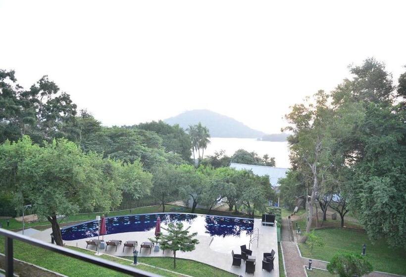 Номер Deluxe, Agbo