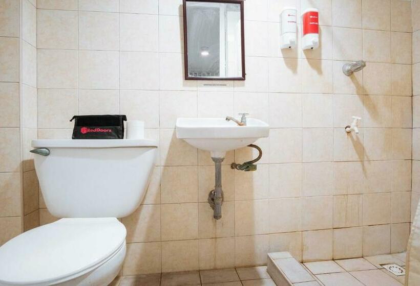 스탠다드 트리플 룸, Reddoorz @downtown Bacolod