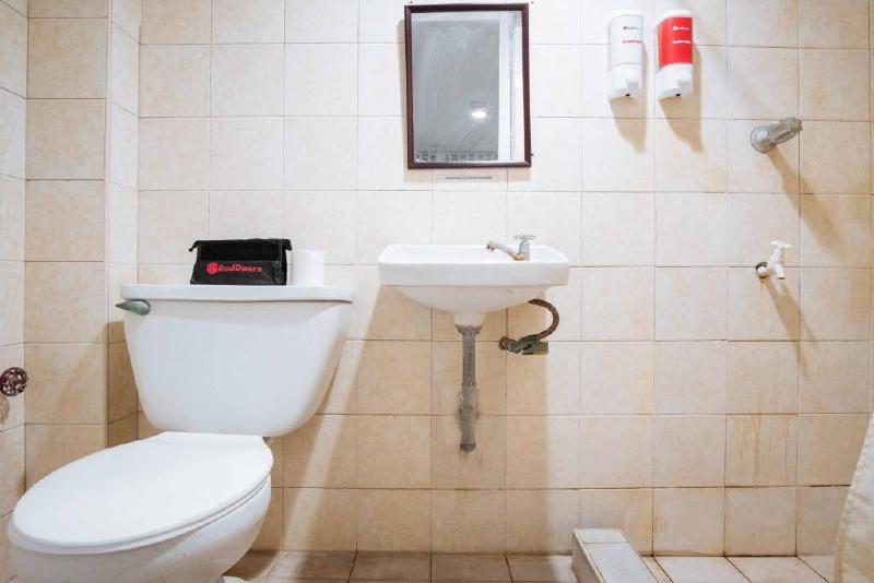 스탠다드 트리플 룸, Reddoorz @downtown Bacolod