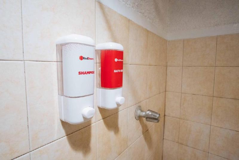 스탠다드 트리플 룸, Reddoorz @downtown Bacolod