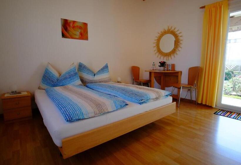 חדר סטנדרט נוף לגינה, Ferienzimmer Zülli