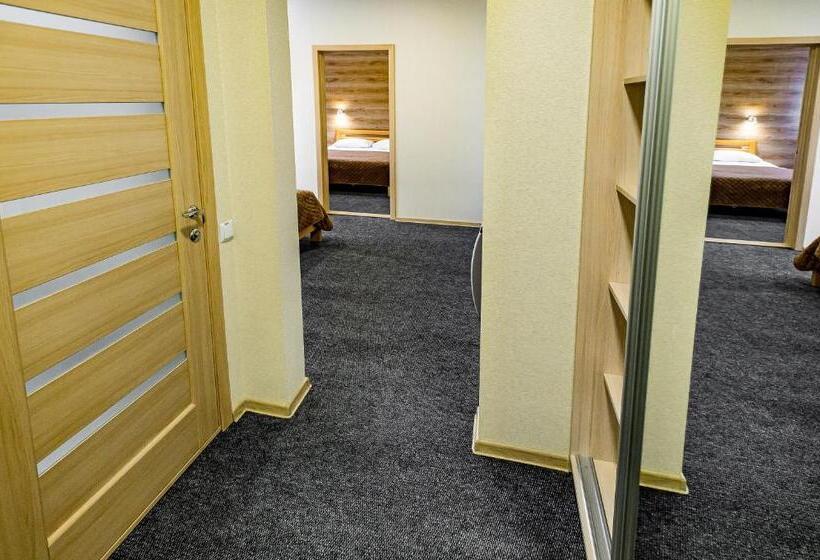 سوییت خانوادگی, Rooms