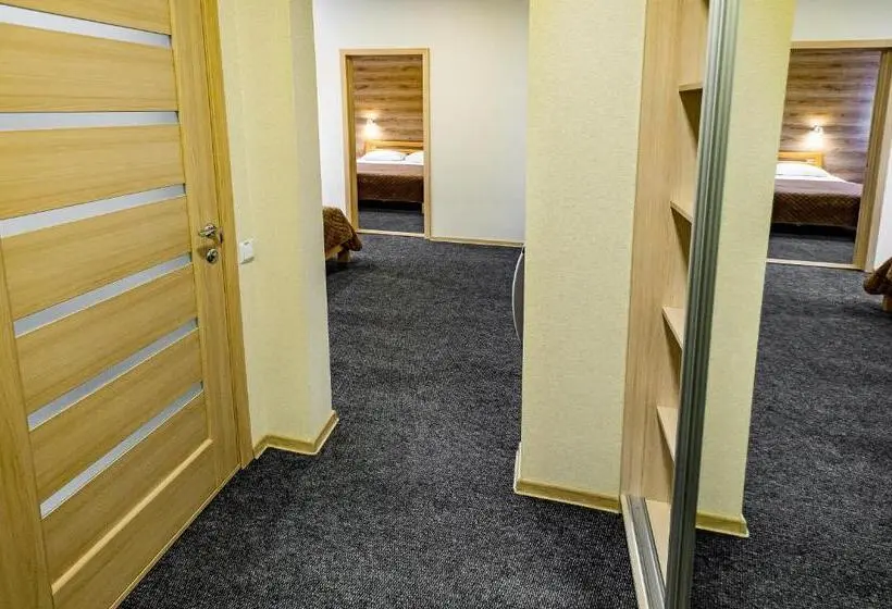Suite Familiar, Rooms