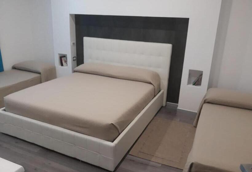 חדר סטנדרט מותאם לאדם עם מוגבלויות, White House & B