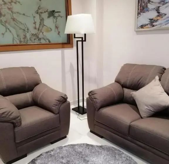 سوییت جونیور, Big Ben Hotel Suites