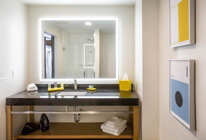 带2个双人床的标准工作室, Indigo Seattle Everett Waterfront Place, An Ihg
