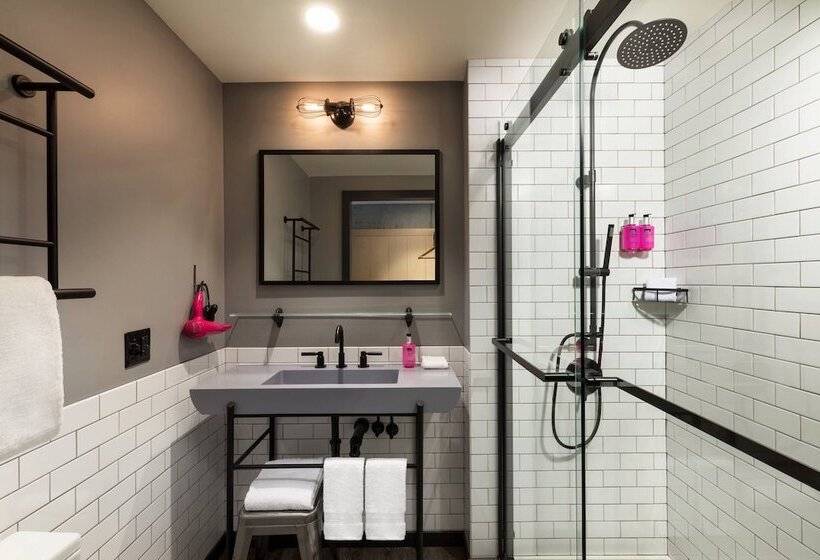 带观景的标准间, Moxy Boston Downtown