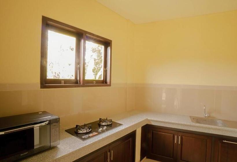 סוויטת ג'וניור, Shitala Villa